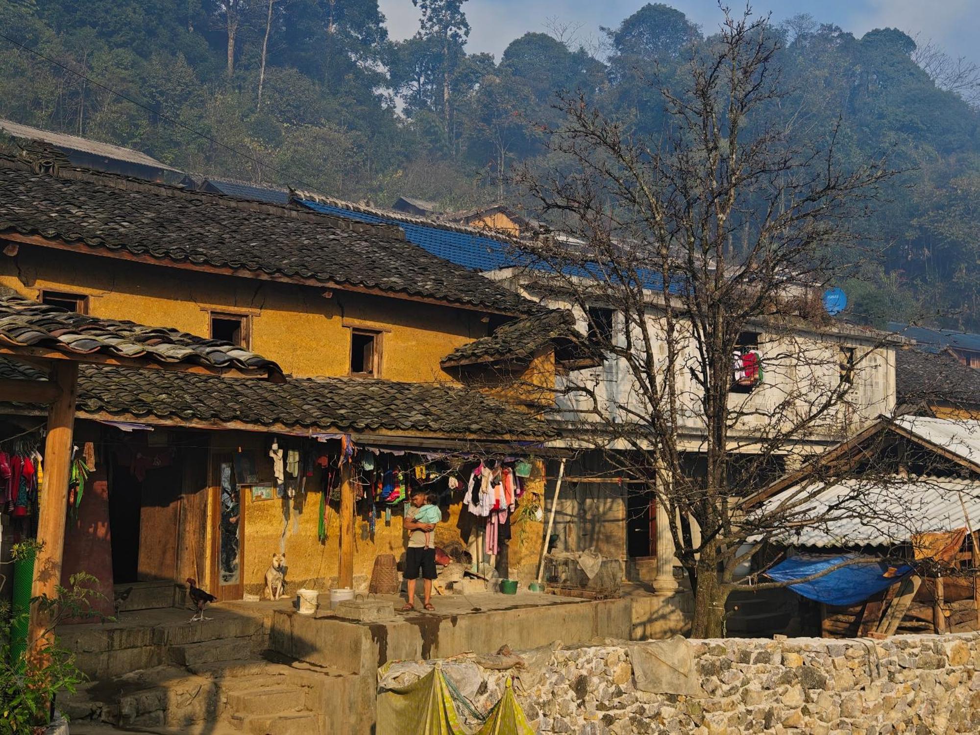 Nha Co Lao Xa Homestay Hmong & Bungalow Air Conditioner Dong Van  Exterior foto
